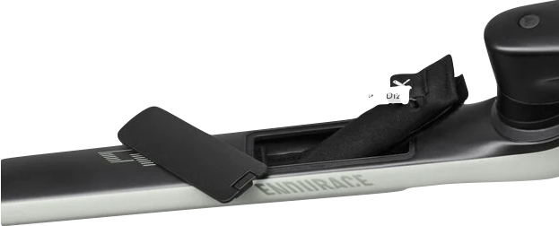 엔듀레이스 탑튜브 수납공간, 굳이 비나 땀이 스며들 수 있는 위치에 만들 필요가 있었을까라는 생각이 듭니다.