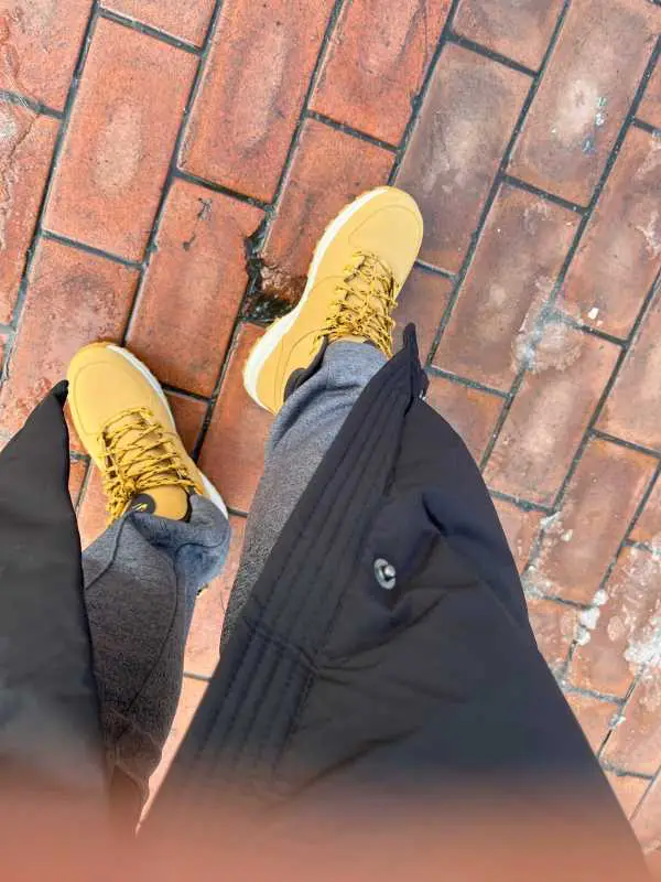 나이키 마노아 레더 부츠, 하이탑 운동화, 신었을 때 이런 느낌입니다.