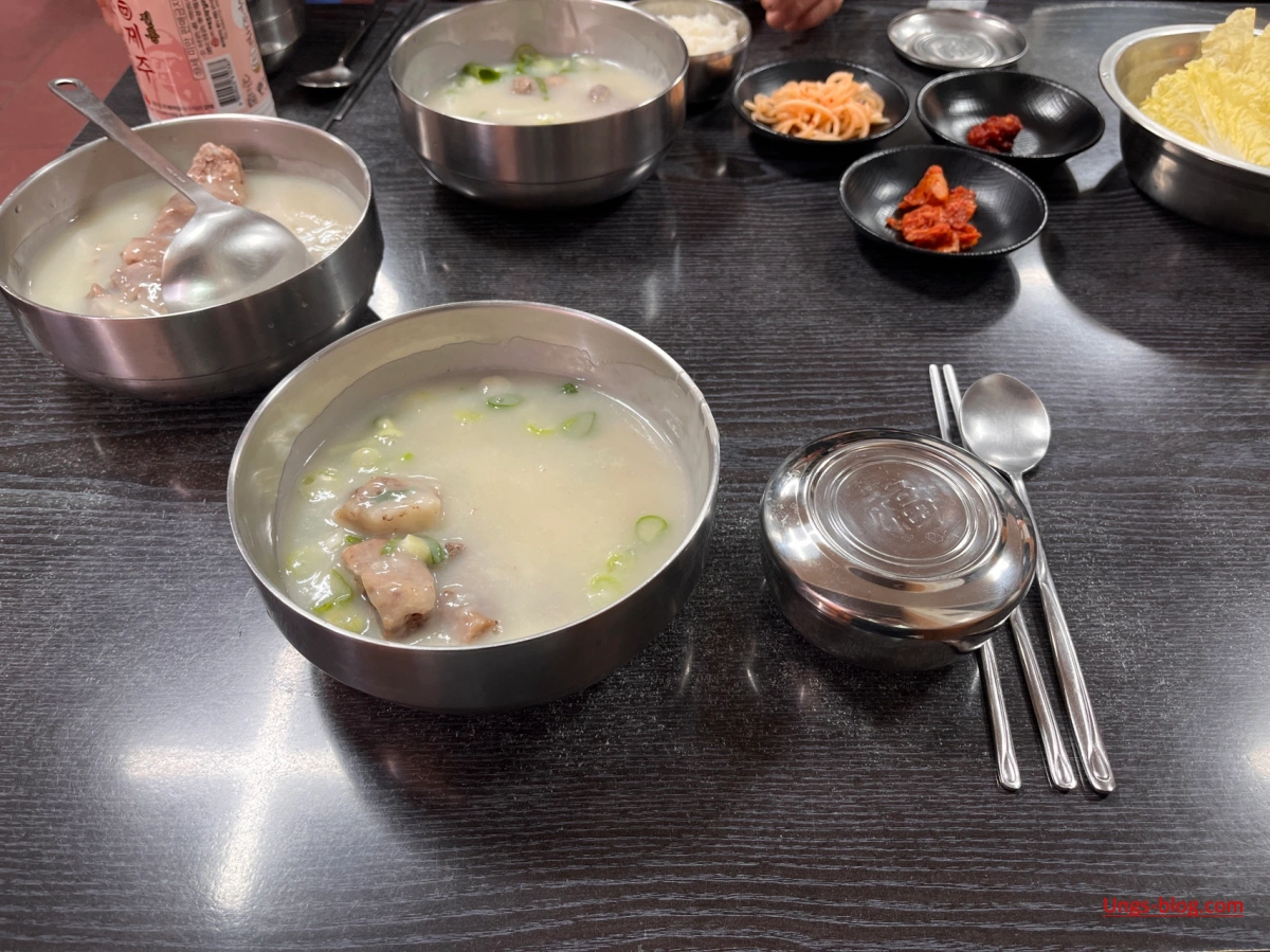 접짝뼈국 상차림