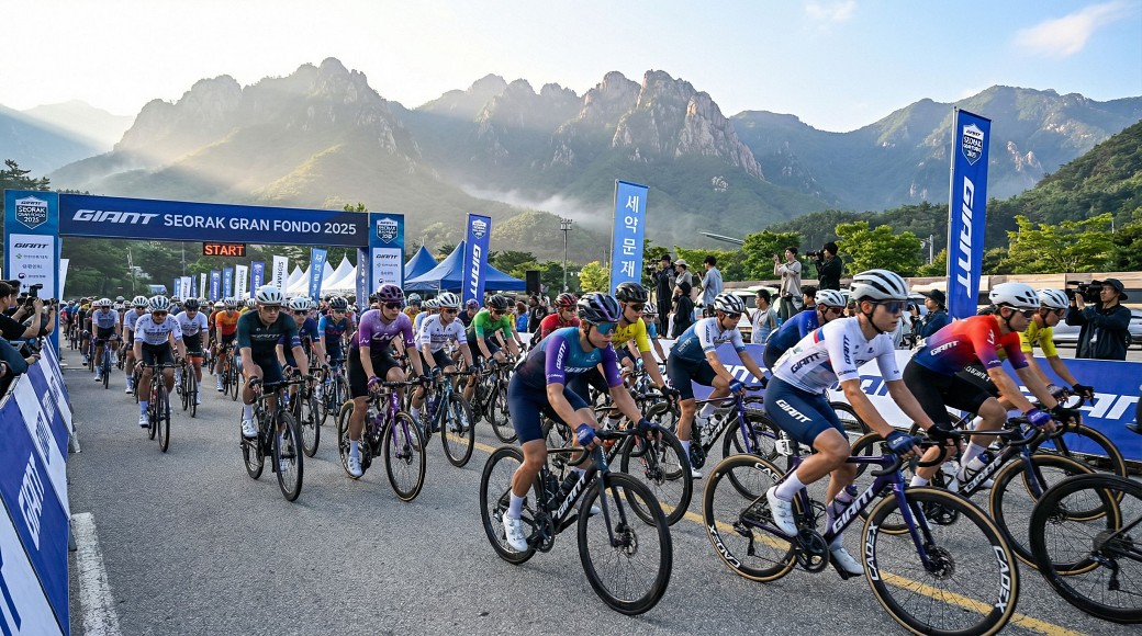 그란폰도 대회에 참가한 선수들이 출발하는 사진